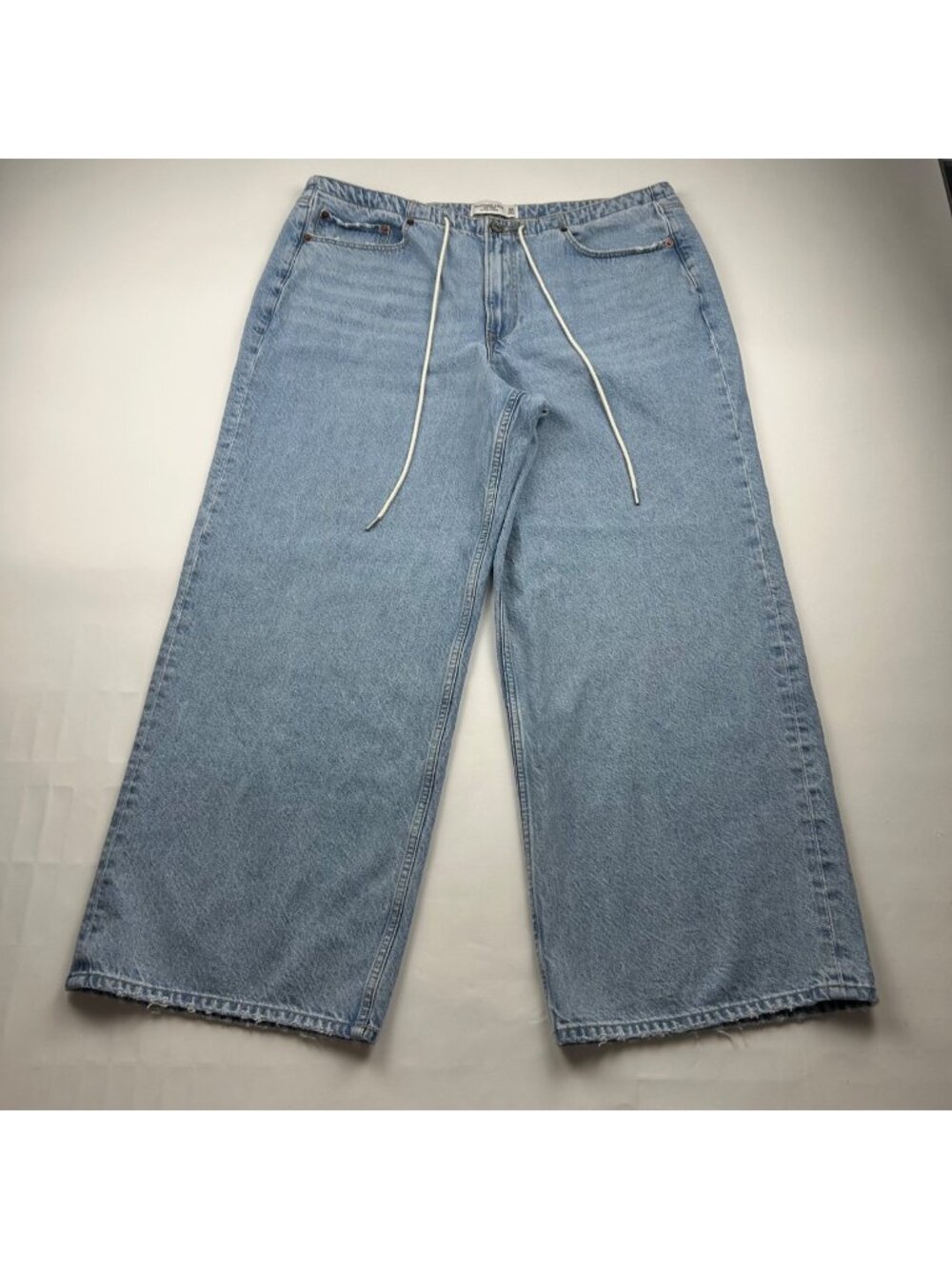 SHORT Abercrombie & Fitch Light Wash Denim Low Rise Ultra Loose Jeans 32S